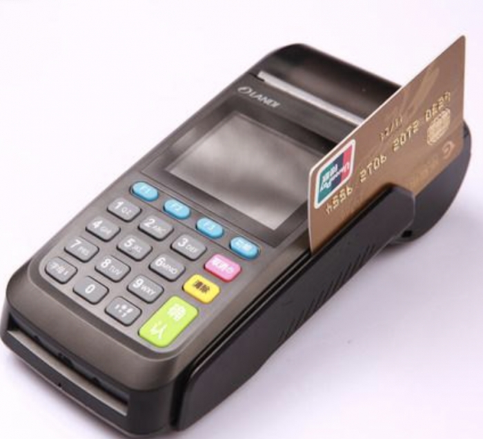 两种支付系统(独立和开放)的业务场景和主要特征的比较